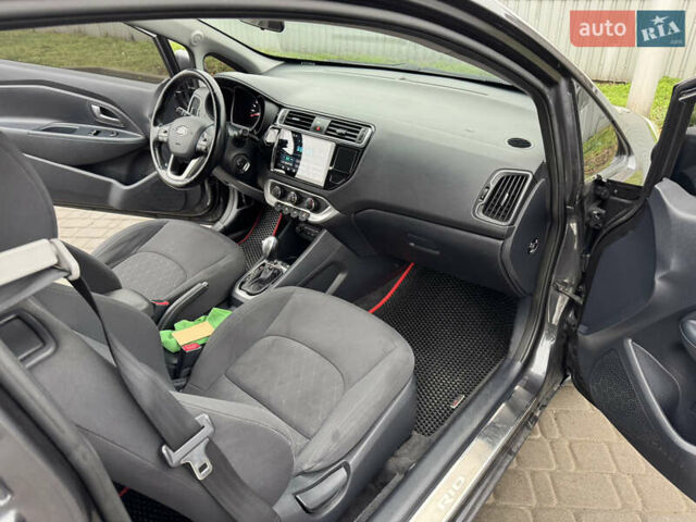 Серый Киа Рио, объемом двигателя 1.4 л и пробегом 85 тыс. км за 10999 $, фото 21 на Automoto.ua