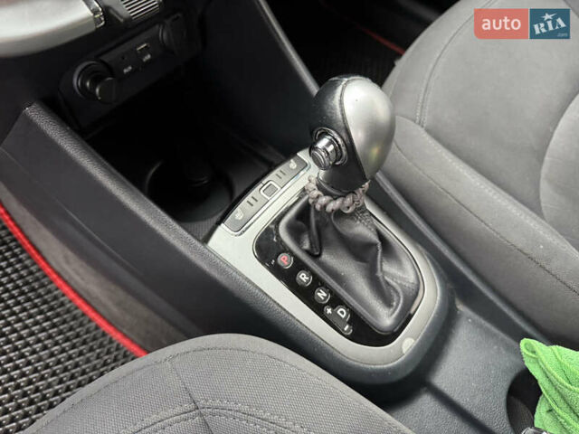 Серый Киа Рио, объемом двигателя 1.4 л и пробегом 85 тыс. км за 10999 $, фото 24 на Automoto.ua