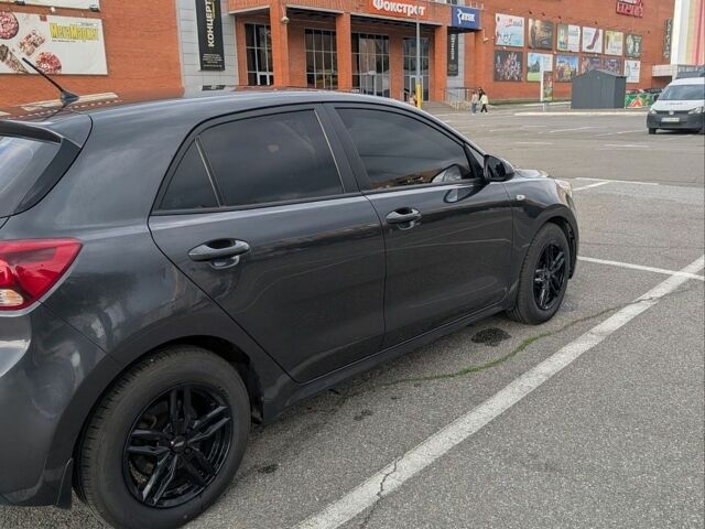 Сірий Кіа Ріо, об'ємом двигуна 1.25 л та пробігом 150 тис. км за 12500 $, фото 9 на Automoto.ua