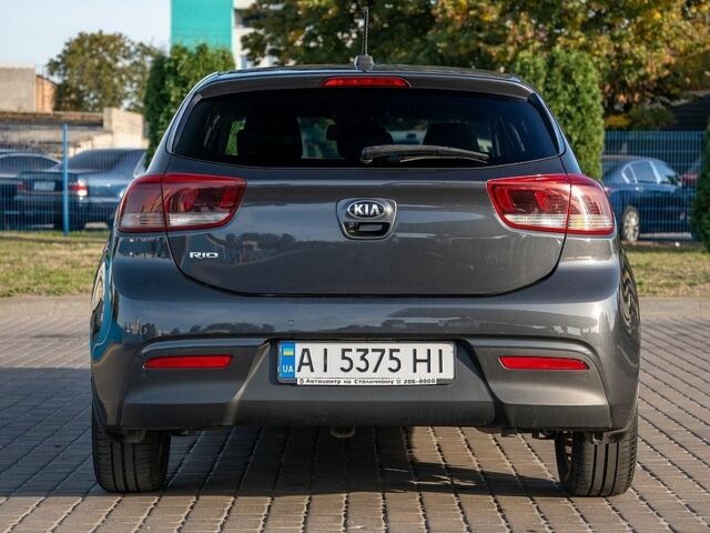 Серый Киа Рио, объемом двигателя 1.37 л и пробегом 105 тыс. км за 13000 $, фото 2 на Automoto.ua