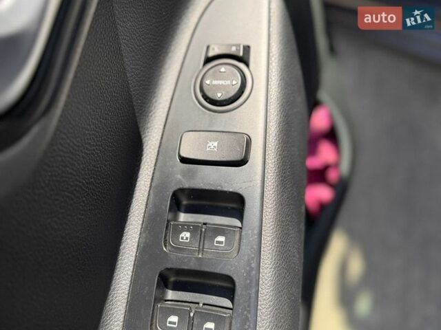 Серый Киа Рио, объемом двигателя 1.4 л и пробегом 33 тыс. км за 13700 $, фото 26 на Automoto.ua