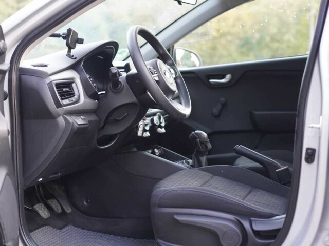 Серый Киа Рио, объемом двигателя 1.6 л и пробегом 80 тыс. км за 8300 $, фото 11 на Automoto.ua