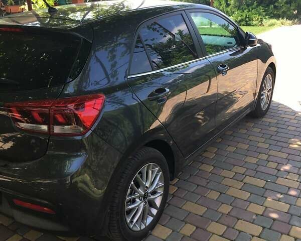 Сірий Кіа Ріо, об'ємом двигуна 1.4 л та пробігом 49 тис. км за 13500 $, фото 4 на Automoto.ua