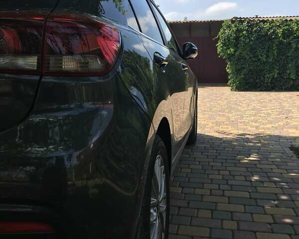 Сірий Кіа Ріо, об'ємом двигуна 1.4 л та пробігом 49 тис. км за 13500 $, фото 3 на Automoto.ua