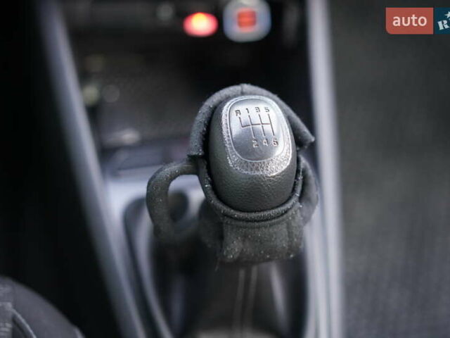 Серый Киа Рио, объемом двигателя 1.59 л и пробегом 80 тыс. км за 7900 $, фото 7 на Automoto.ua