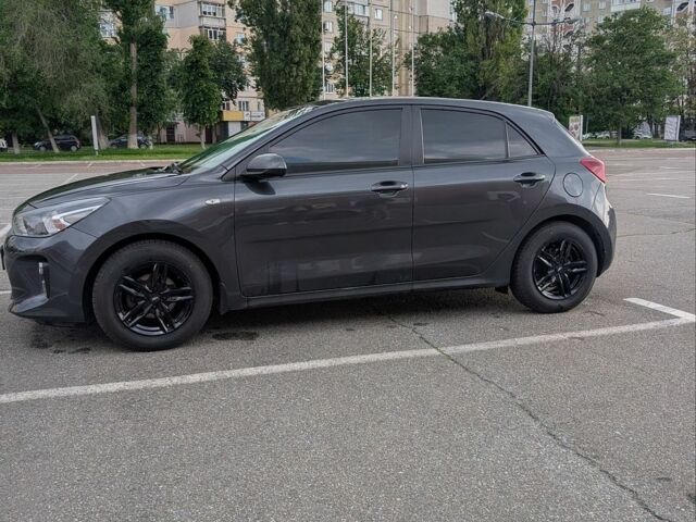 Сірий Кіа Ріо, об'ємом двигуна 1.25 л та пробігом 150 тис. км за 12500 $, фото 7 на Automoto.ua