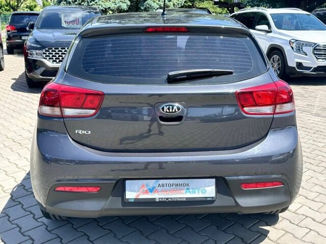 Серый Киа Рио, объемом двигателя 1.3 л и пробегом 90 тыс. км за 10200 $, фото 5 на Automoto.ua