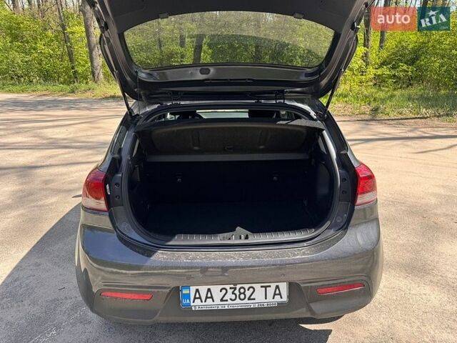 Серый Киа Рио, объемом двигателя 1.4 л и пробегом 33 тыс. км за 13700 $, фото 7 на Automoto.ua