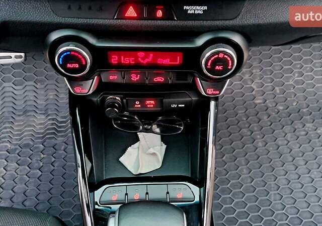 Серый Киа Рио, объемом двигателя 1.37 л и пробегом 135 тыс. км за 12400 $, фото 11 на Automoto.ua