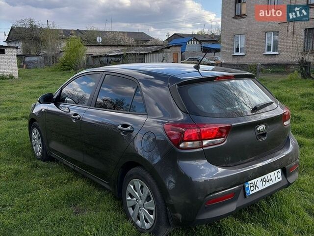 Серый Киа Рио, объемом двигателя 1.3 л и пробегом 88 тыс. км за 9700 $, фото 4 на Automoto.ua