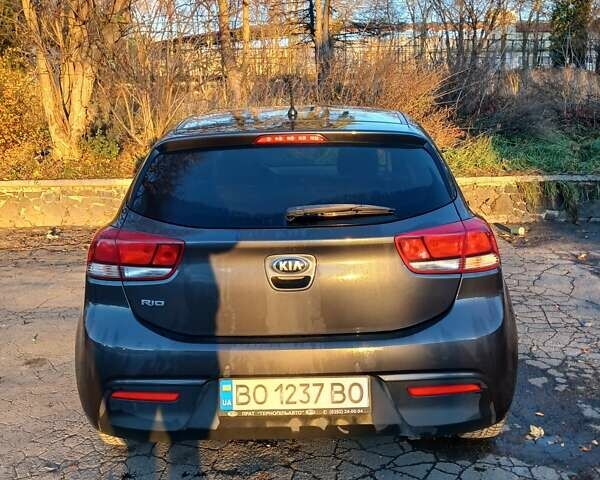 Серый Киа Рио, объемом двигателя 1.37 л и пробегом 125 тыс. км за 12000 $, фото 6 на Automoto.ua