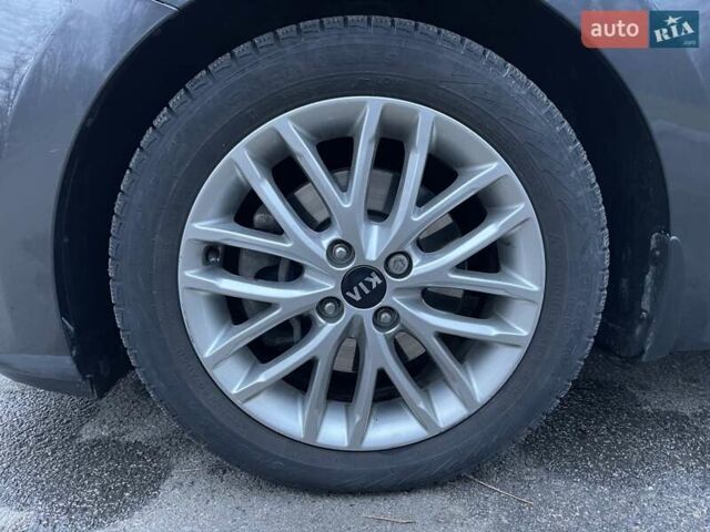 Серый Киа Рио, объемом двигателя 1.4 л и пробегом 33 тыс. км за 14500 $, фото 99 на Automoto.ua