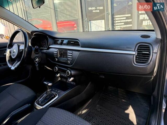Серый Киа Рио, объемом двигателя 1.59 л и пробегом 84 тыс. км за 14899 $, фото 10 на Automoto.ua