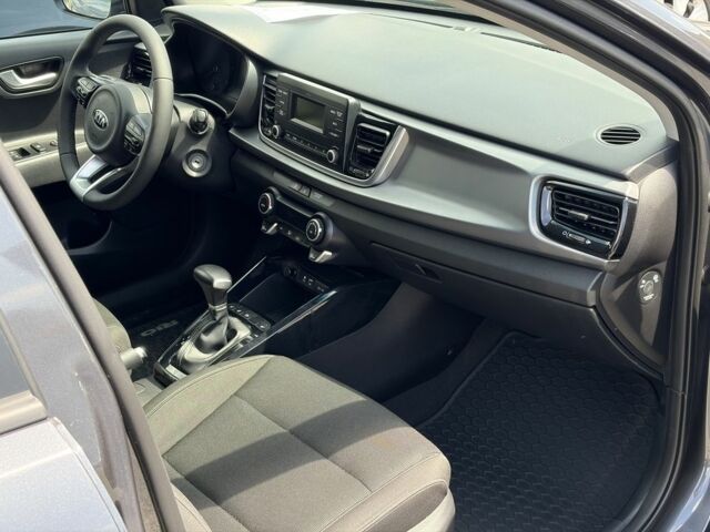 Сірий Кіа Ріо, об'ємом двигуна 1.4 л та пробігом 64 тис. км за 13999 $, фото 4 на Automoto.ua