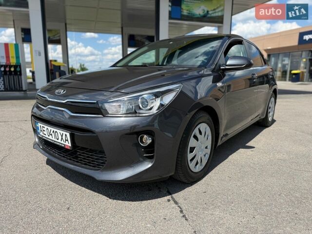 Сірий Кіа Ріо, об'ємом двигуна 1.37 л та пробігом 64 тис. км за 14000 $, фото 4 на Automoto.ua