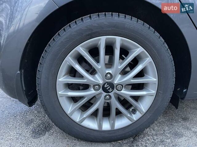 Серый Киа Рио, объемом двигателя 1.4 л и пробегом 33 тыс. км за 14500 $, фото 97 на Automoto.ua