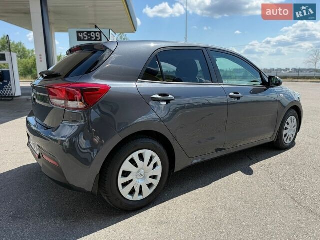Серый Киа Рио, объемом двигателя 1.37 л и пробегом 64 тыс. км за 14000 $, фото 7 на Automoto.ua