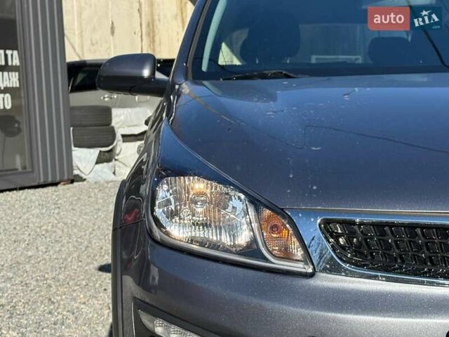Серый Киа Рио, объемом двигателя 1.59 л и пробегом 84 тыс. км за 14500 $, фото 3 на Automoto.ua