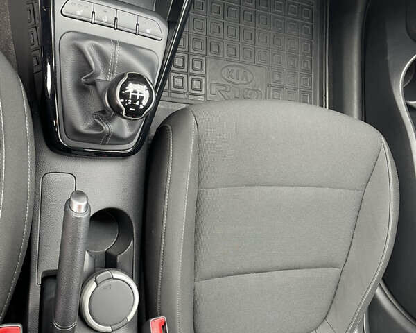 Сірий Кіа Ріо, об'ємом двигуна 1.25 л та пробігом 59 тис. км за 11600 $, фото 14 на Automoto.ua