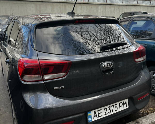 Серый Киа Рио, объемом двигателя 1.37 л и пробегом 93 тыс. км за 13500 $, фото 3 на Automoto.ua