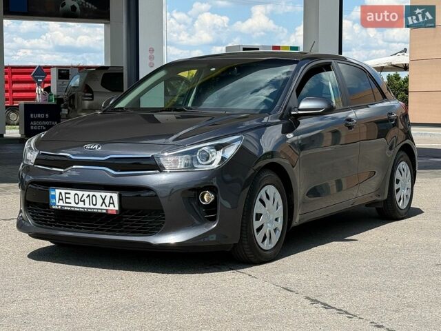 Серый Киа Рио, объемом двигателя 1.37 л и пробегом 64 тыс. км за 14000 $, фото 1 на Automoto.ua