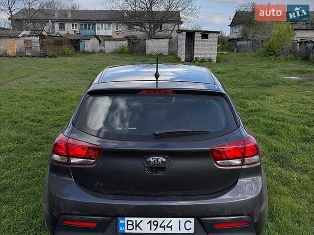 Серый Киа Рио, объемом двигателя 1.3 л и пробегом 88 тыс. км за 9700 $, фото 3 на Automoto.ua