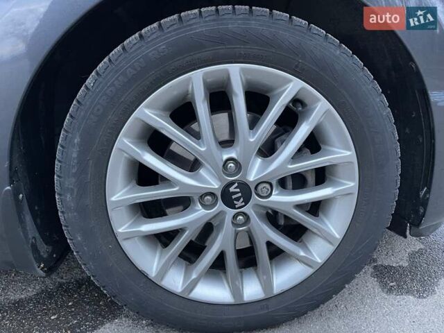 Серый Киа Рио, объемом двигателя 1.4 л и пробегом 33 тыс. км за 14500 $, фото 98 на Automoto.ua