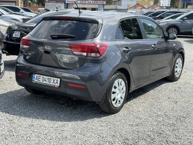 Серый Киа Рио, объемом двигателя 1.4 л и пробегом 64 тыс. км за 13999 $, фото 2 на Automoto.ua