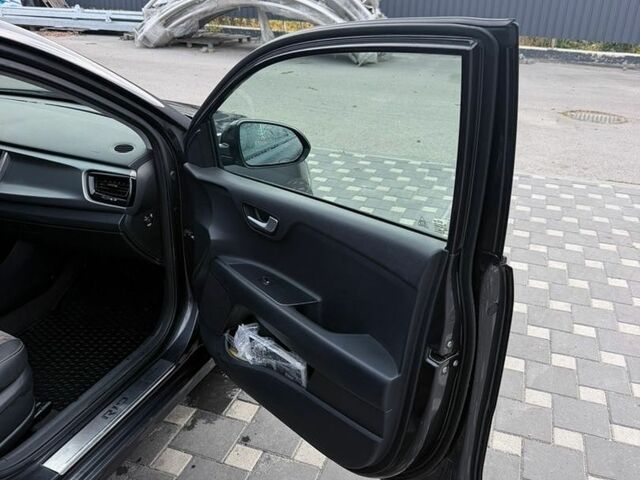Сірий Кіа Ріо, об'ємом двигуна 1.37 л та пробігом 47 тис. км за 15500 $, фото 11 на Automoto.ua