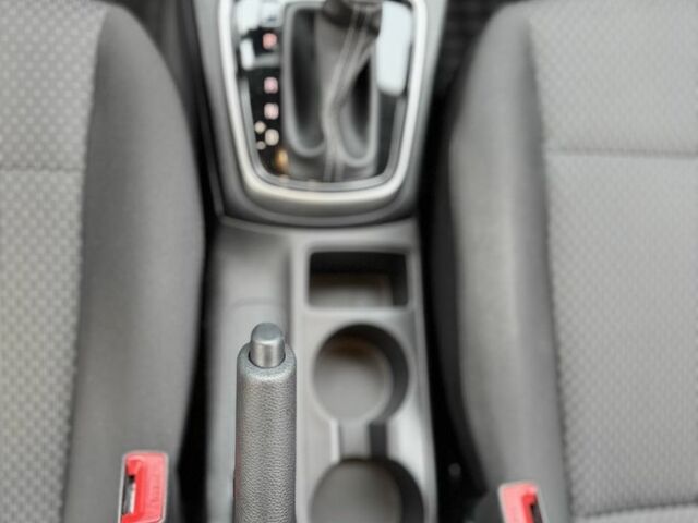 Сірий Кіа Ріо, об'ємом двигуна 1.6 л та пробігом 13 тис. км за 17999 $, фото 11 на Automoto.ua