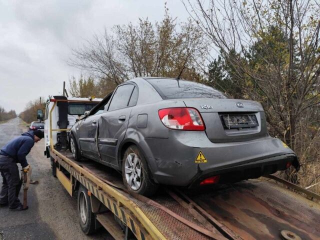 Сірий Кіа Ріо, об'ємом двигуна 1 л та пробігом 137 тис. км за 1200 $, фото 1 на Automoto.ua