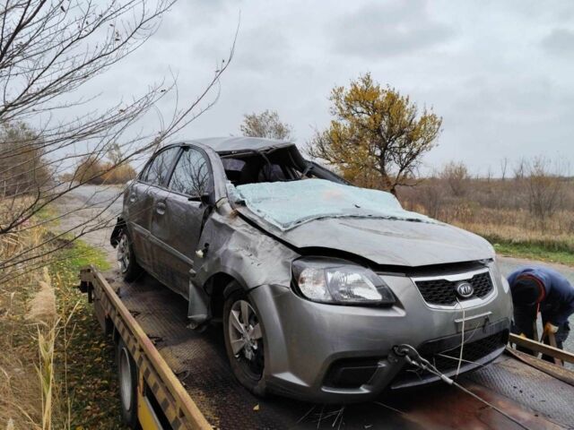 Сірий Кіа Ріо, об'ємом двигуна 1 л та пробігом 137 тис. км за 1200 $, фото 3 на Automoto.ua