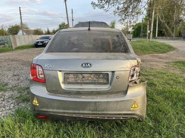 Сірий Кіа Ріо, об'ємом двигуна 1 л та пробігом 137 тис. км за 1200 $, фото 5 на Automoto.ua