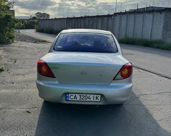 Серый Киа Рио, объемом двигателя 1.5 л и пробегом 320 тыс. км за 2200 $, фото 2 на Automoto.ua