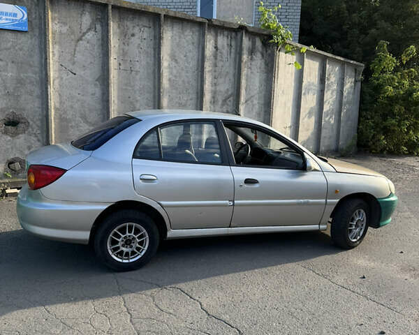 Серый Киа Рио, объемом двигателя 1.5 л и пробегом 320 тыс. км за 2200 $, фото 3 на Automoto.ua