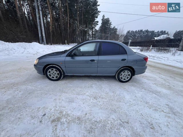 Серый Киа Рио, объемом двигателя 1.3 л и пробегом 350 тыс. км за 1888 $, фото 2 на Automoto.ua