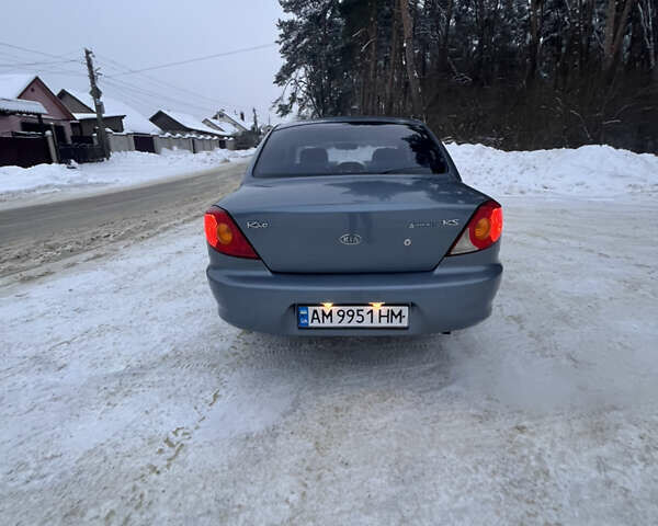 Серый Киа Рио, объемом двигателя 1.3 л и пробегом 350 тыс. км за 1888 $, фото 3 на Automoto.ua