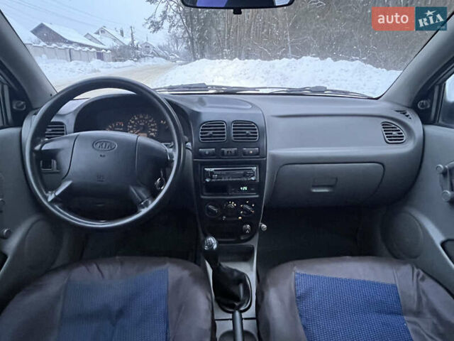 Серый Киа Рио, объемом двигателя 1.3 л и пробегом 350 тыс. км за 1888 $, фото 8 на Automoto.ua