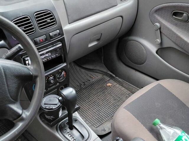 Сірий Кіа Ріо, об'ємом двигуна 1.5 л та пробігом 96 тис. км за 3450 $, фото 5 на Automoto.ua