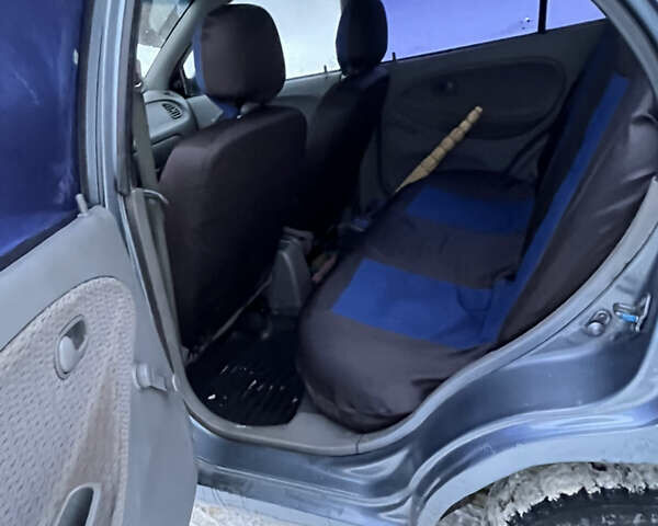 Серый Киа Рио, объемом двигателя 1.3 л и пробегом 350 тыс. км за 1888 $, фото 9 на Automoto.ua