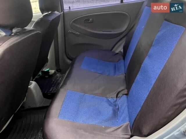 Сірий Кіа Ріо, об'ємом двигуна 1.34 л та пробігом 352 тис. км за 2000 $, фото 7 на Automoto.ua