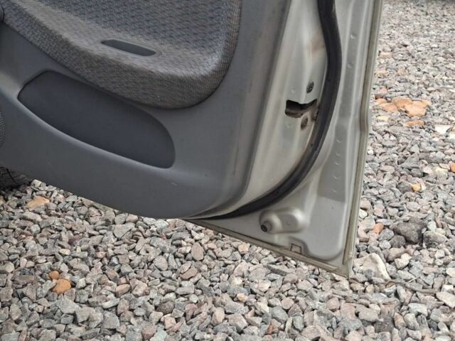 Серый Киа Рио, объемом двигателя 1.3 л и пробегом 230 тыс. км за 2750 $, фото 15 на Automoto.ua