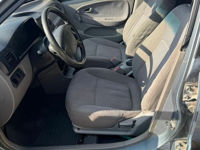Серый Киа Рио, объемом двигателя 1.3 л и пробегом 354 тыс. км за 2200 $, фото 15 на Automoto.ua