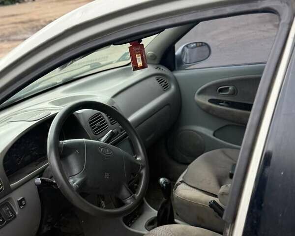 Серый Киа Рио, объемом двигателя 1.5 л и пробегом 250 тыс. км за 1700 $, фото 3 на Automoto.ua