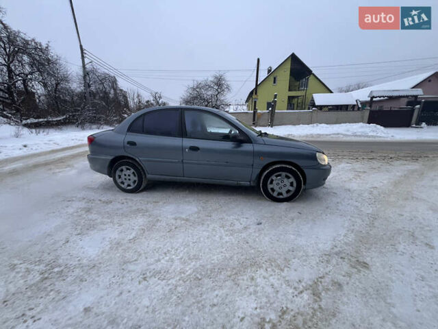 Серый Киа Рио, объемом двигателя 1.3 л и пробегом 350 тыс. км за 1888 $, фото 1 на Automoto.ua