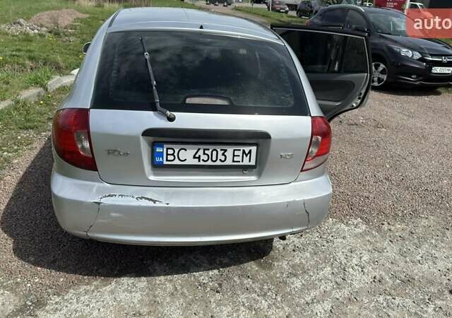 Серый Киа Рио, объемом двигателя 1.4 л и пробегом 280 тыс. км за 1900 $, фото 4 на Automoto.ua