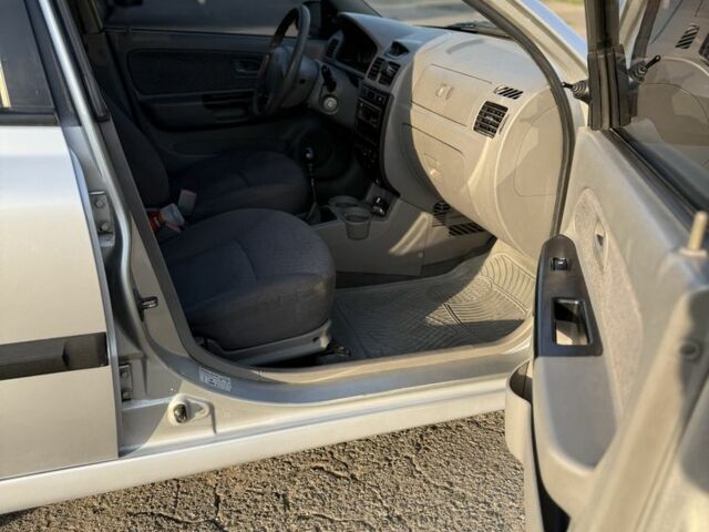 Сірий Кіа Ріо, об'ємом двигуна 1.3 л та пробігом 154 тис. км за 2600 $, фото 6 на Automoto.ua