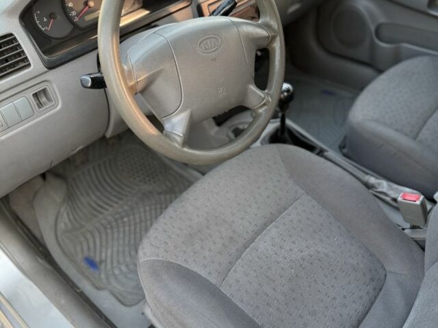 Сірий Кіа Ріо, об'ємом двигуна 1.3 л та пробігом 154 тис. км за 2600 $, фото 7 на Automoto.ua