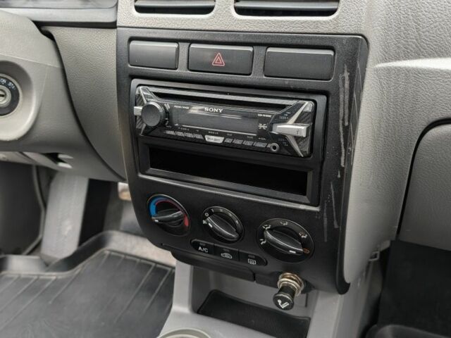 Серый Киа Рио, объемом двигателя 1.3 л и пробегом 200 тыс. км за 1800 $, фото 6 на Automoto.ua