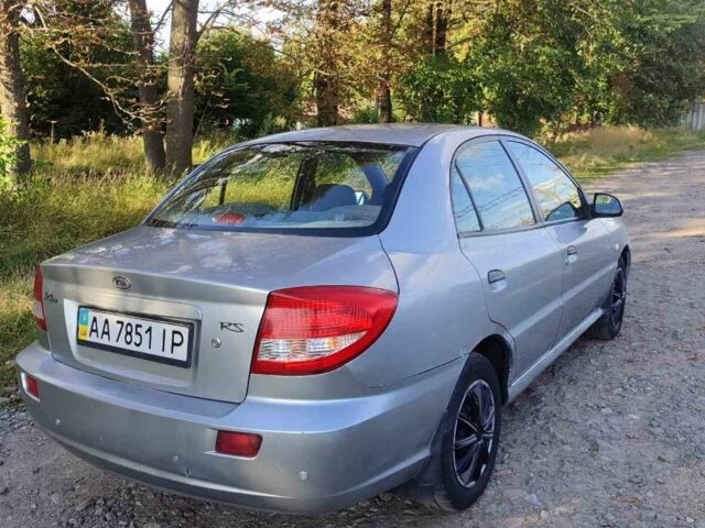 Серый Киа Рио, объемом двигателя 1.3 л и пробегом 300 тыс. км за 1546 $, фото 2 на Automoto.ua